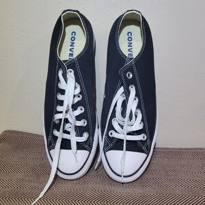 Converse Men/Women Black and White Sneakers